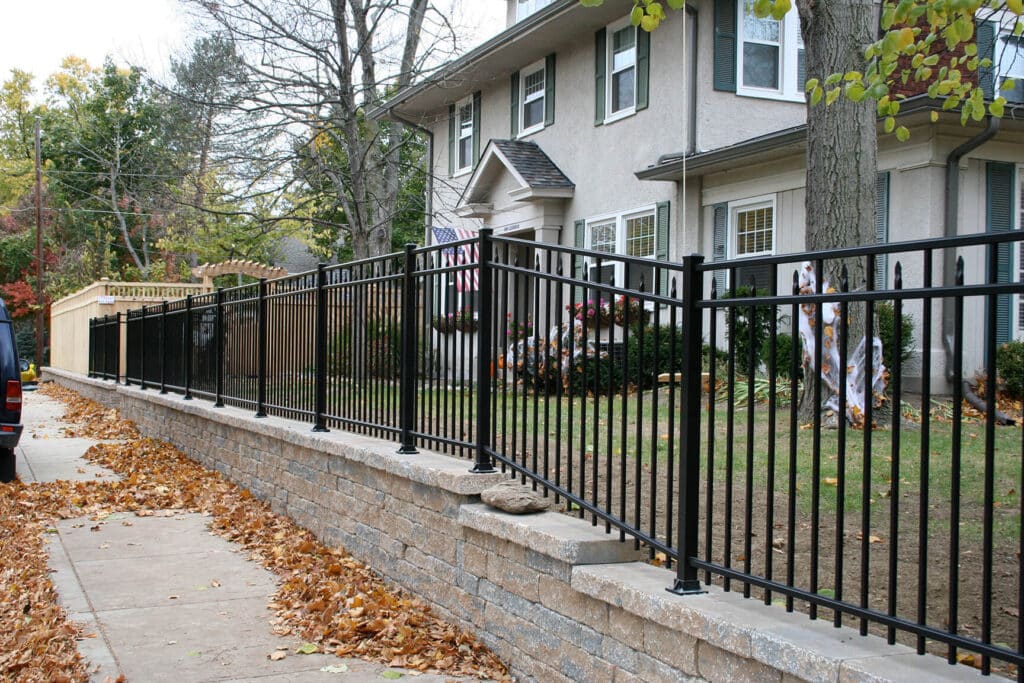 aluminum fence contractors around Indianapolis