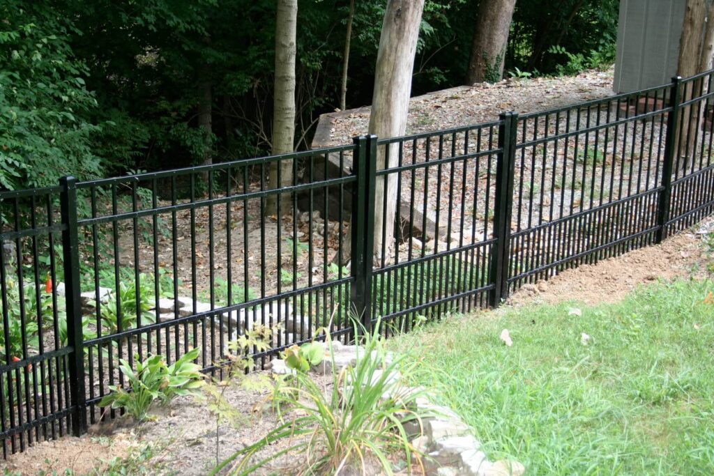 Indianapolis fence installers for custom aluminum fence with puppy pickets