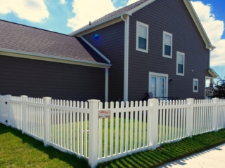 company to install a white picket fence in Indianapolis