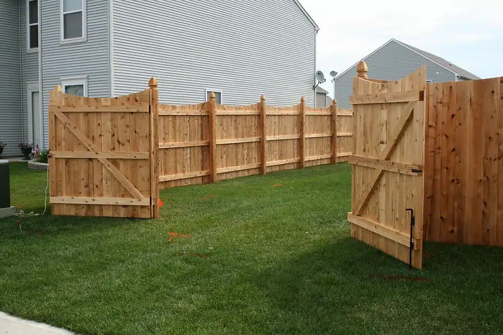 Vinyl and wooden privacy fence installation in Indianapolis, Indiana