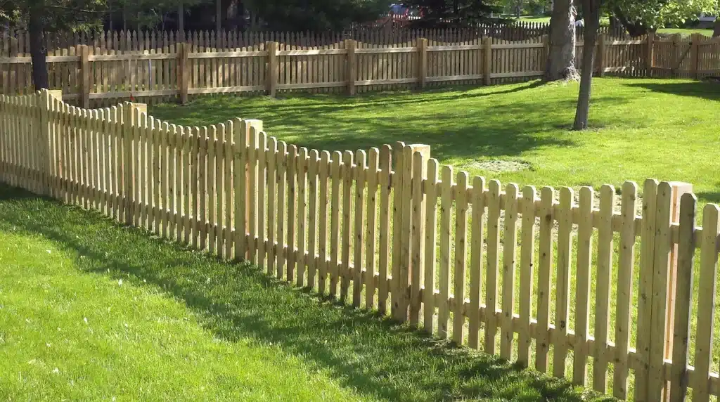 dog-eared cedar picket fence installers around Indianapolis