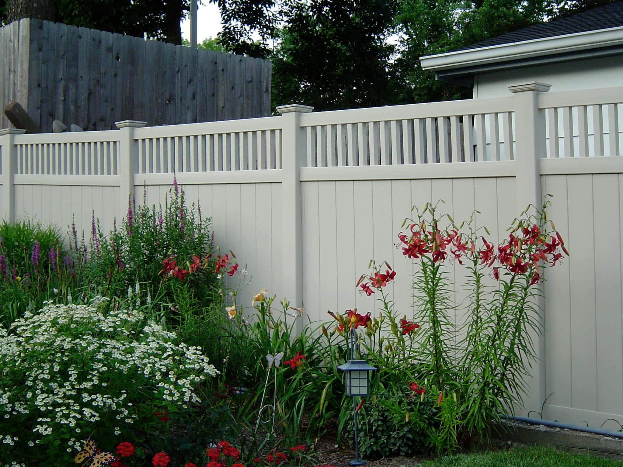 Vinyl fencing contractors in Indianapolis, Indiana